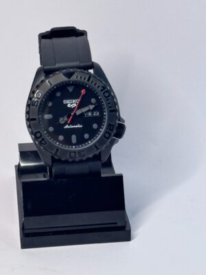SEIKO MOD SKX007 “BLACK & RED THUNDER”