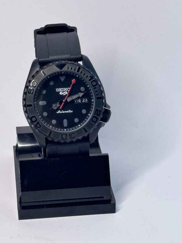 SEIKO MOD SKX007 “BLACK & RED THUNDER”