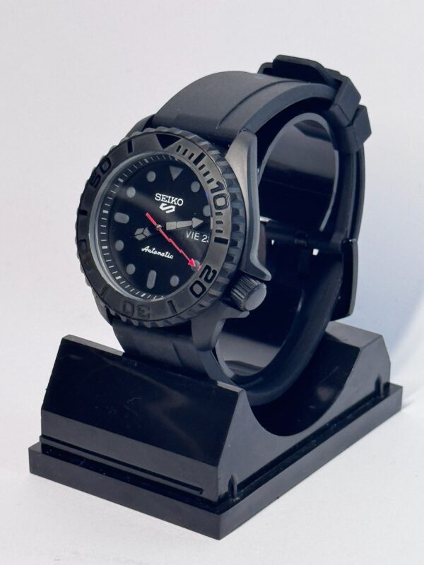 SEIKO MOD SKX007 “BLACK & RED THUNDER”