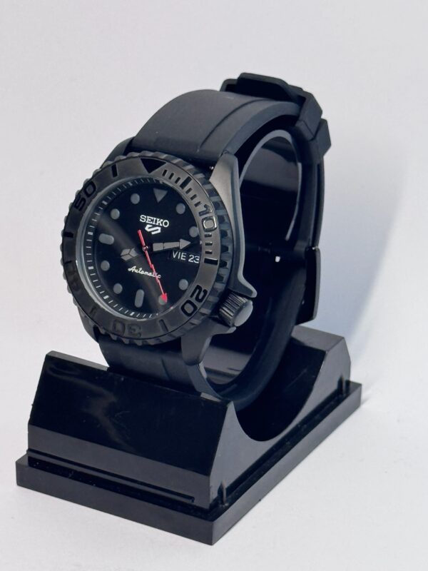 SEIKO MOD SKX007 “BLACK & RED THUNDER”