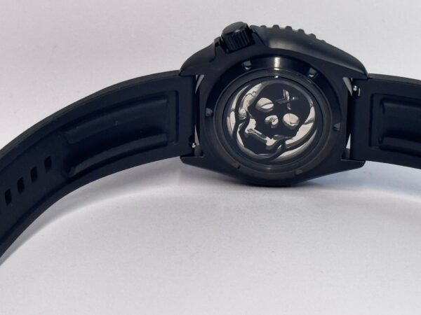 SEIKO MOD SKX007 “BLACK & RED THUNDER”