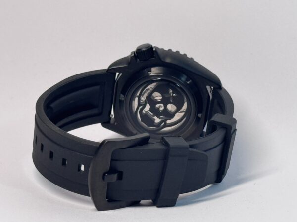 SEIKO MOD SKX007 “BLACK & RED THUNDER”