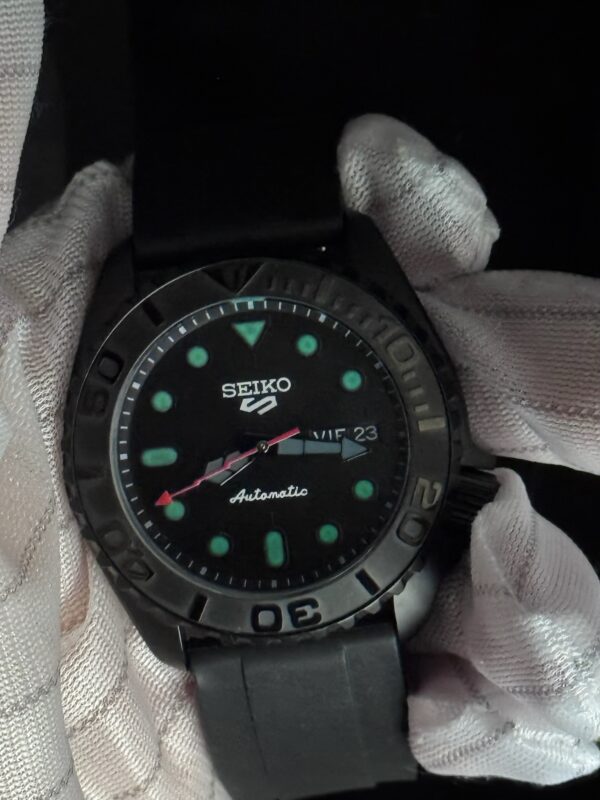 SEIKO MOD SKX007 “BLACK & RED THUNDER”